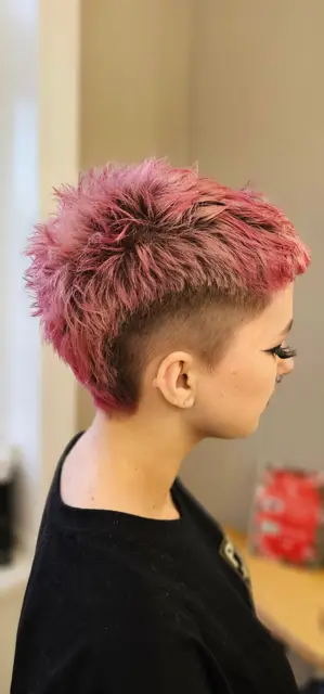Pinker Pixie mit Undercut