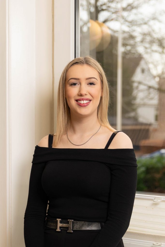 Cynthia im Team von LABEL22 in Kiel